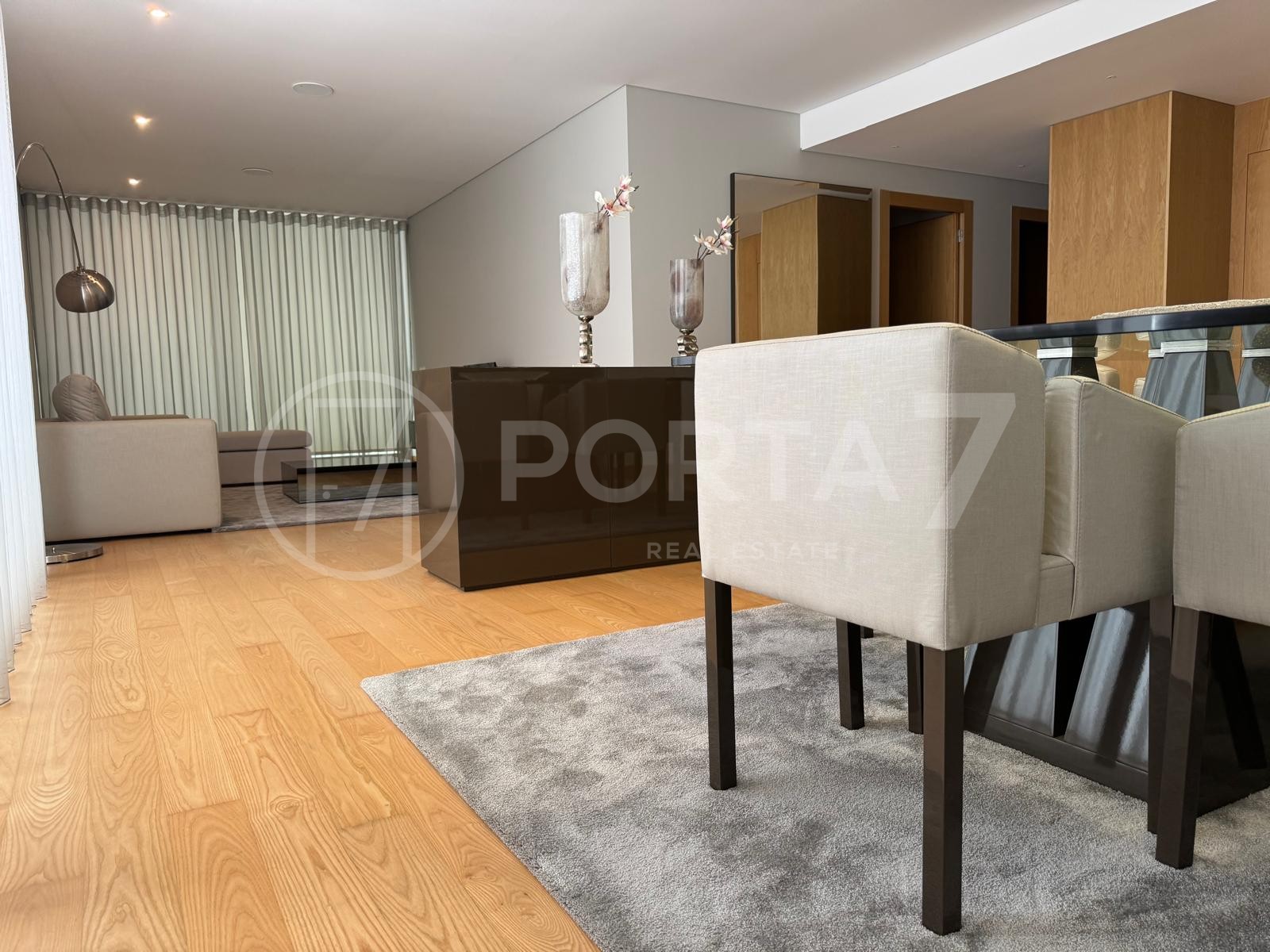 Sala de estar e jantar de outro angulo