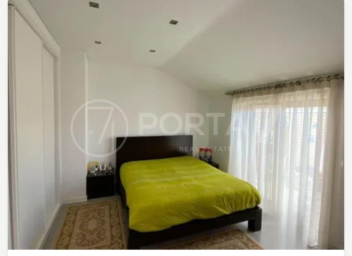 Quarto com cama de casal