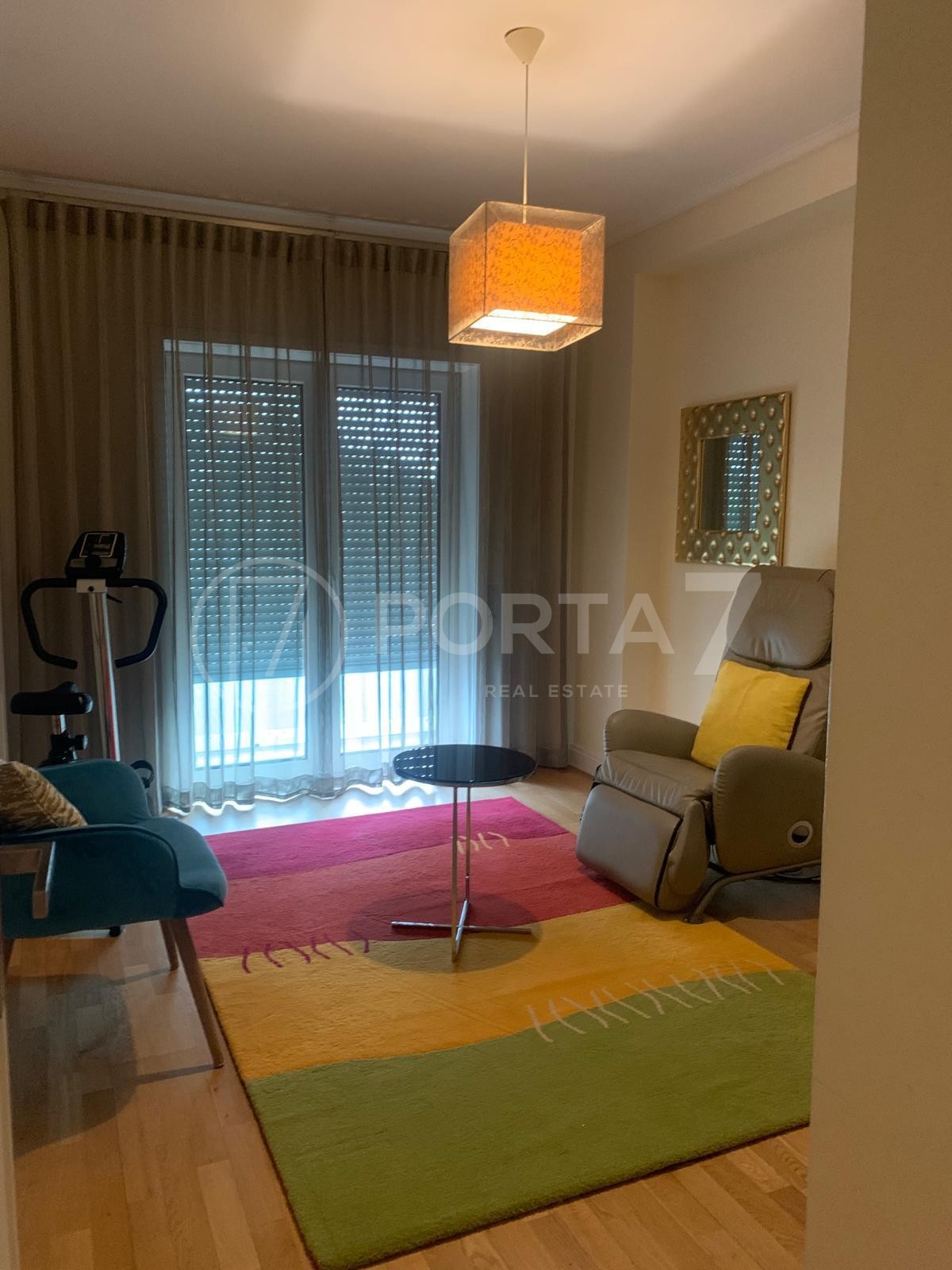 Mais um quarto onde é possível fazer um escritório ou outro quarto