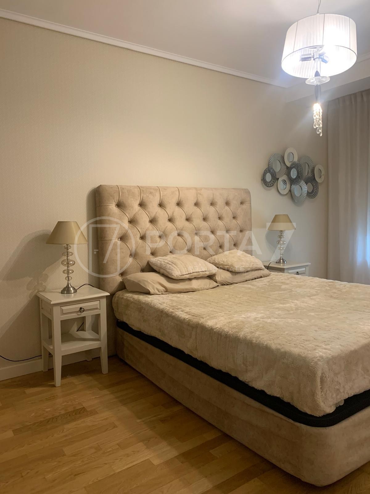 Quarto com cama de casal