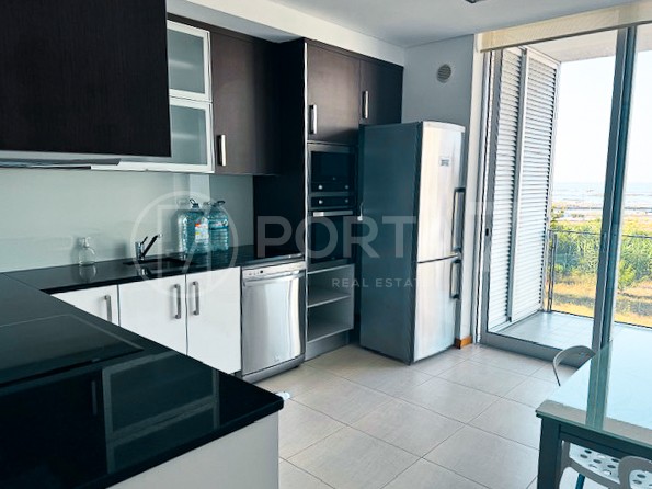 Cozinha moderna e equipada, T2 para arrendar